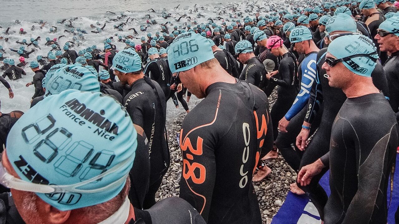 Drummen bij de start van de Ironman in Nice