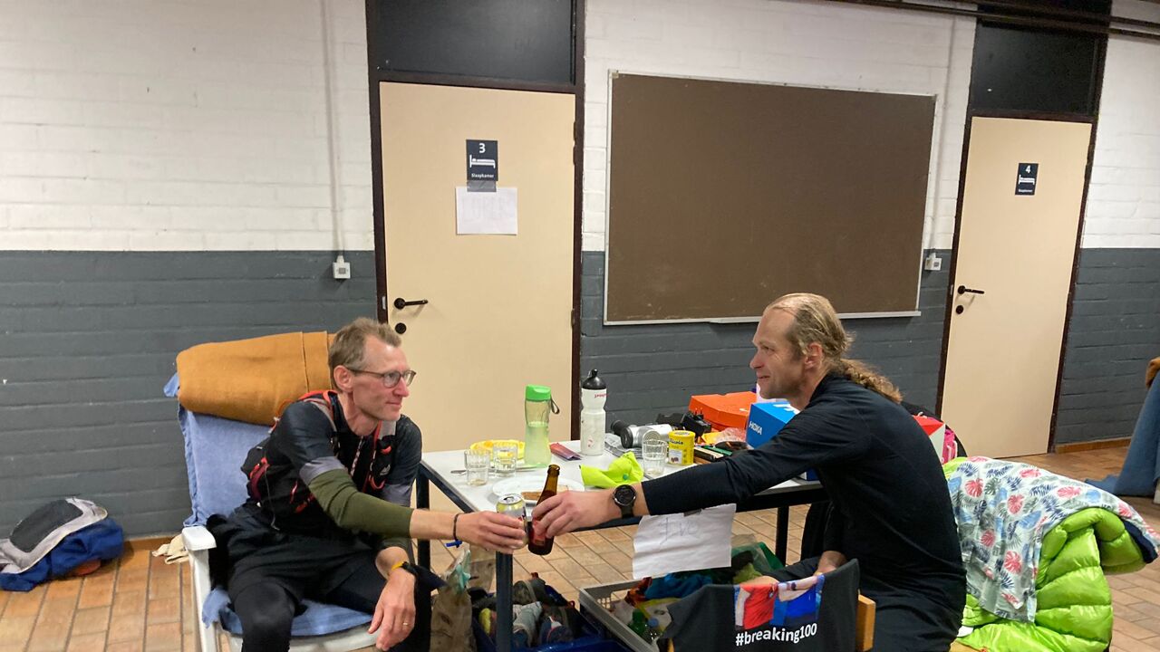 Merijn uit Wilsele en Ivo uit Landskouter lopen 101 uur aan een stuk en
