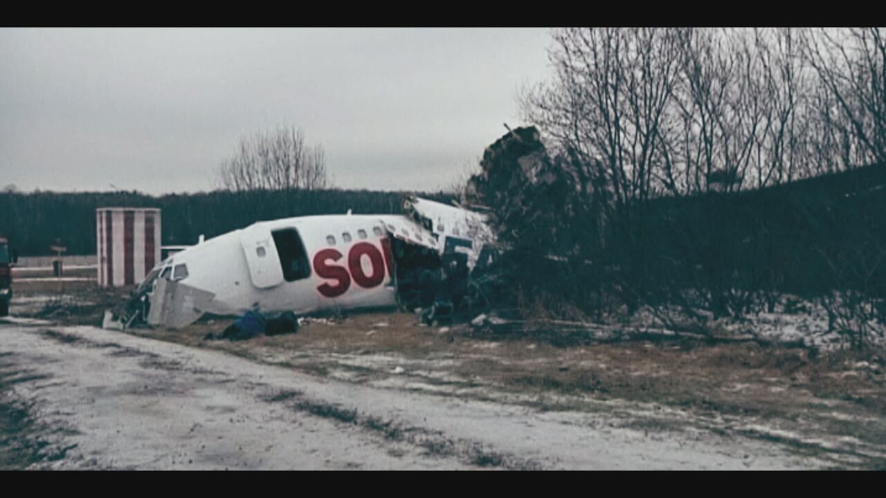 Het neergestorte vliegtuig, twee weken na de trip van de Duivels.