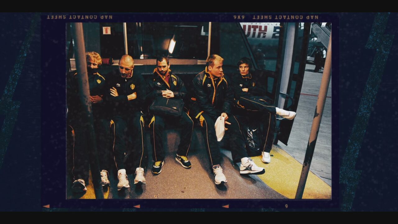 De Rode Duivels verveeld op het tarmac van de luchthaven in Moskou.