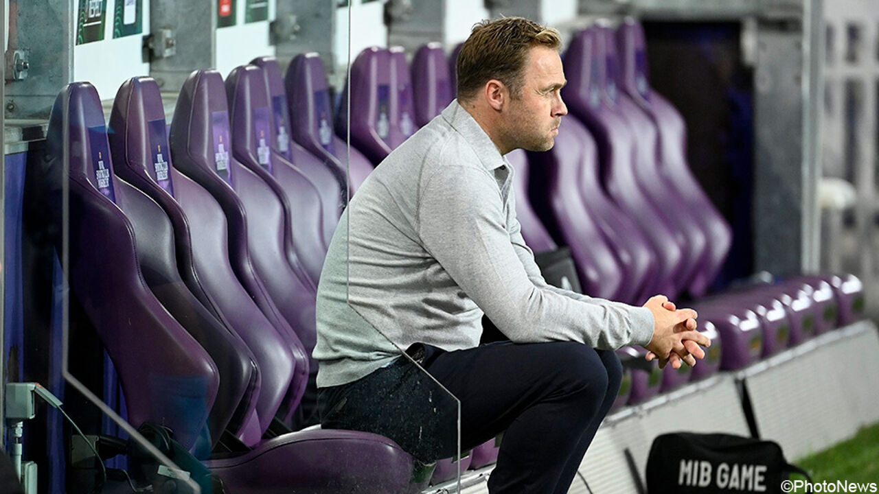 RSCA Futures head coach Robin Veldman pictured during a soccer match  between RSC Anderlecht Futures