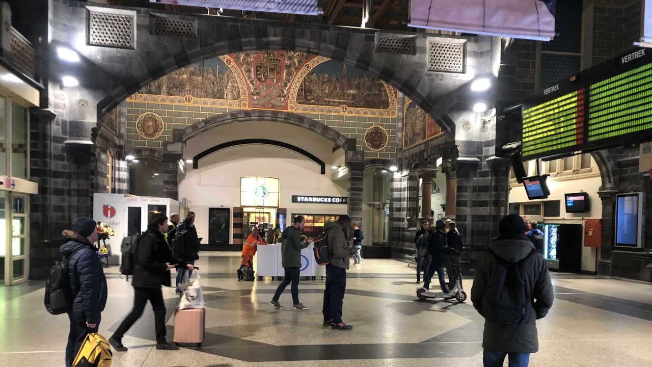 Bomb discovered at Ghent-Sint-Pieters disrupts rail services | VRT NWS: news