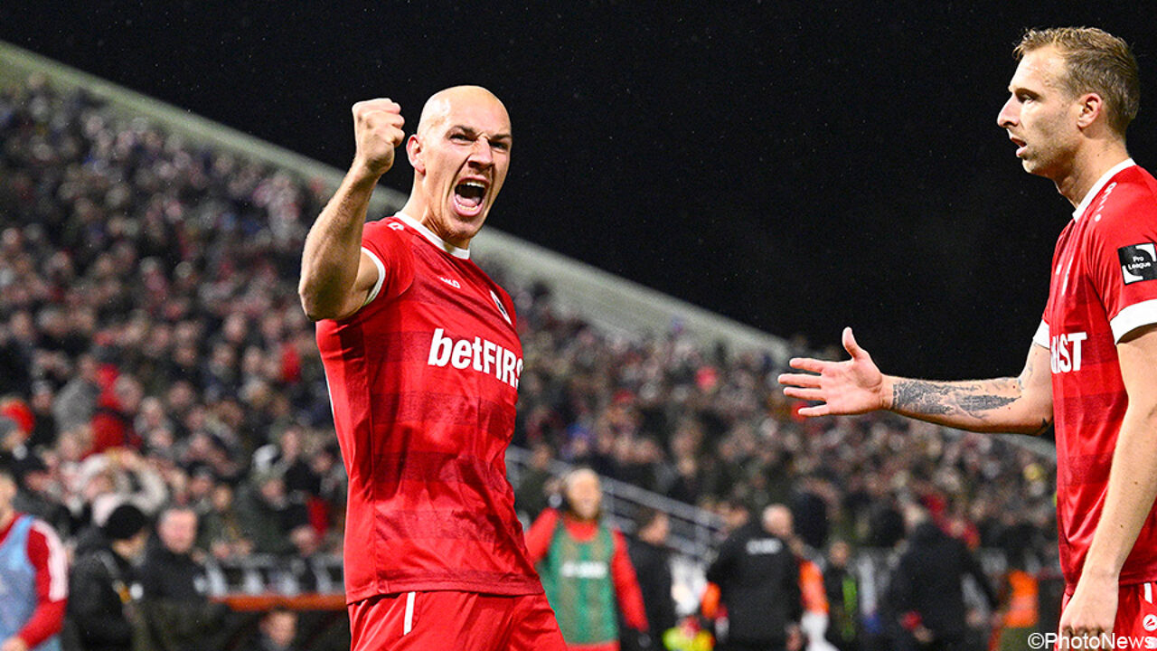 Michael Frey festeggia 2-0. Michael Fry