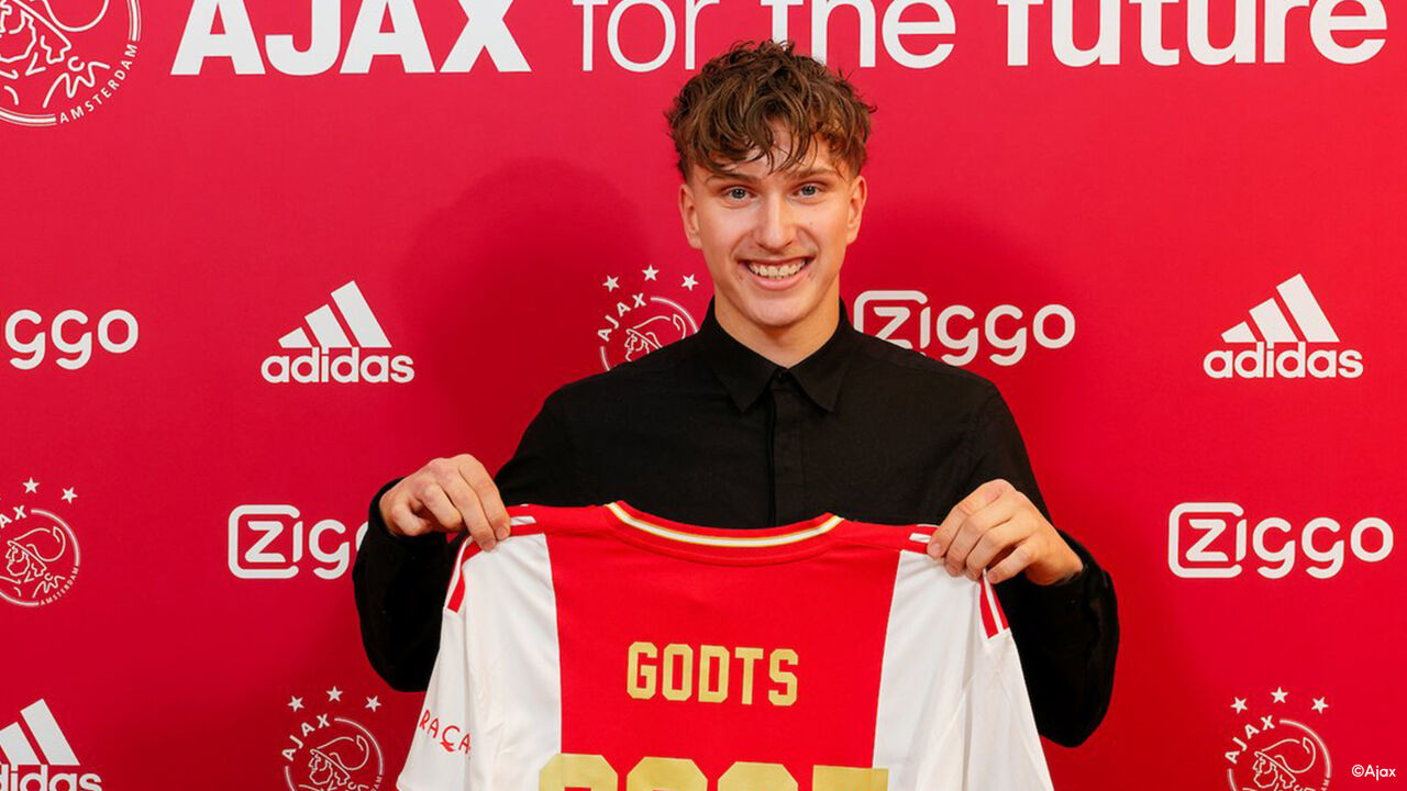 Racing Genk Ziet Supertalent Mika Godts (17) Naar Ajax Vertrekken | Sporza