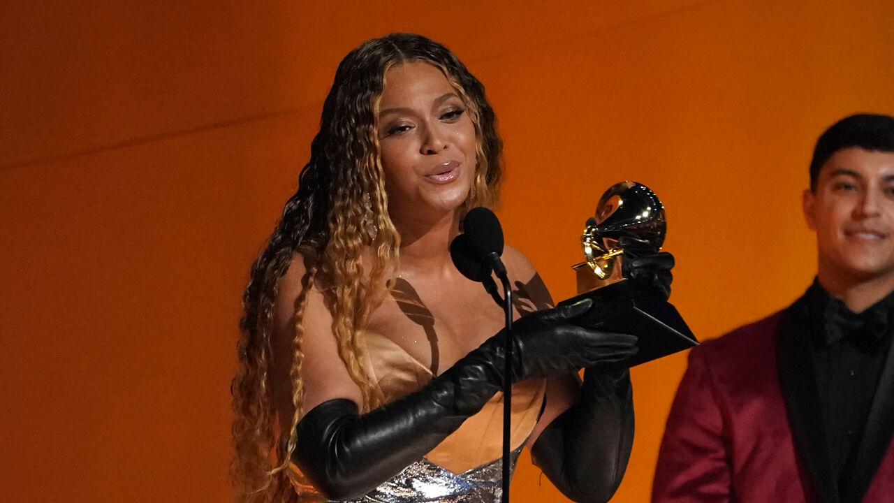 Beyoncé breekt Grammy-record (ze heeft er nu 32), Harry Styles wint ...