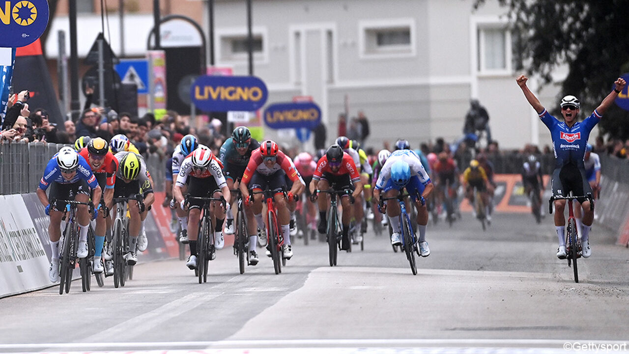 Alpecin-Deceuninck aan het feest in Tirreno-Adriatico.
