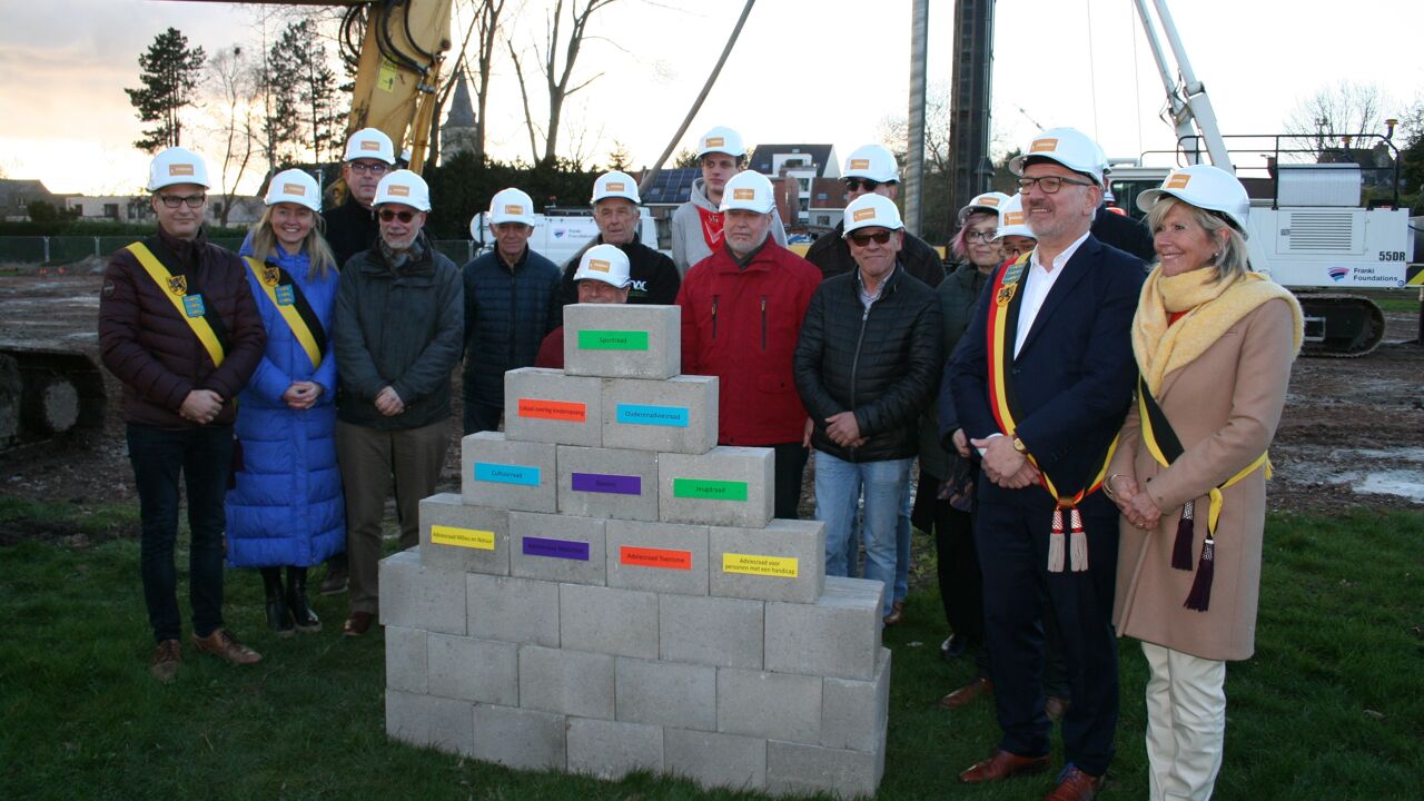 Bouw Van Nieuw Gemeenschapscentrum Stekene Gestart "Theaterzaal ...