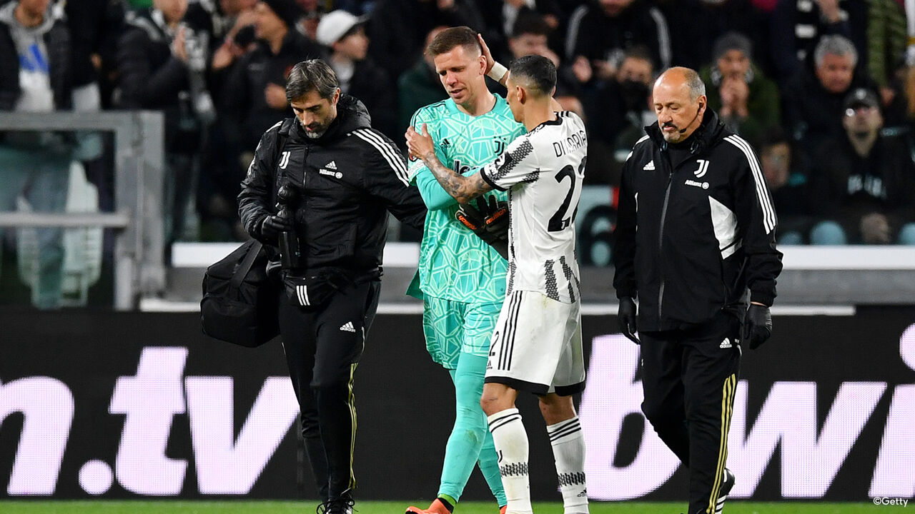Il portiere della Juventus Szczesny gli afferra il petto e si volta a piangere: “Ha avuto difficoltà a respirare” |  Europa League 2022/2023