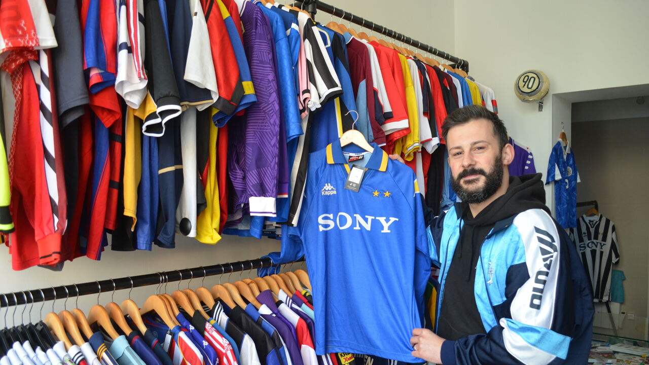 Vintage football shirt store opens in downtown Brussels | VRT NWS: news