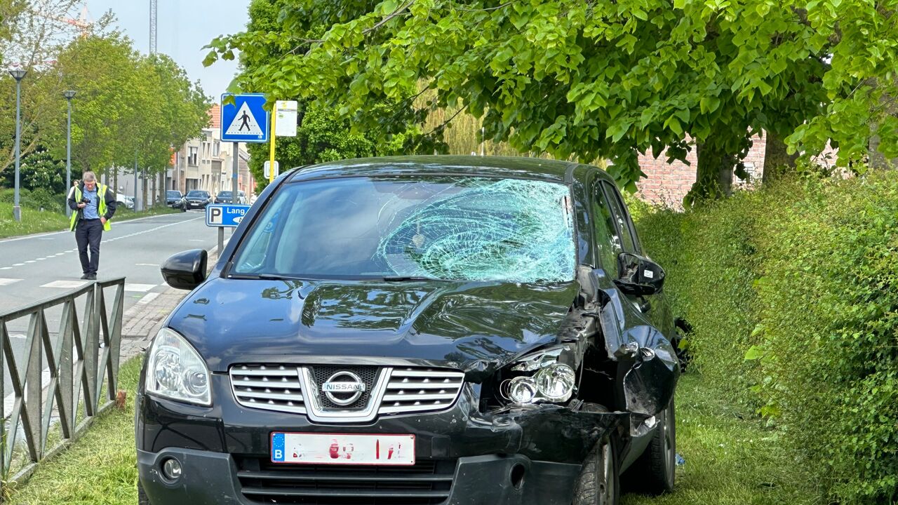 Fietser Overleden Na Aanrijding Met Auto In Oudenburg: Autobestuurster ...