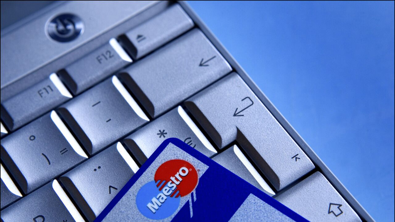 Maestro debit card will become Debit Mastercard from 1 July | VRT NWS: news