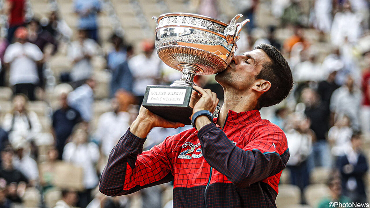 История тенниса: Новак Джокович празднует исторический рекорд Большого шлема после победы в финале Ролан Гаррос |  Ролан Гаррос