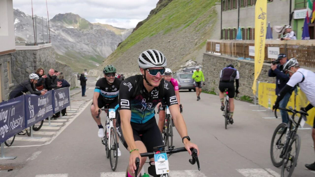 De Stelvio trotseren voor het goede doel Climbing For Life doet het