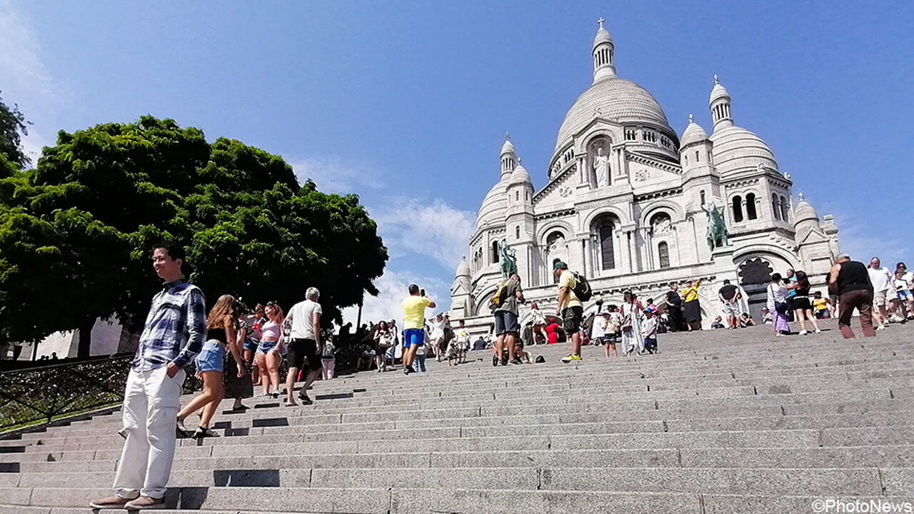 The road to Olympic cycling progresses through Versailles and local laps over Montmartre  the Olympics