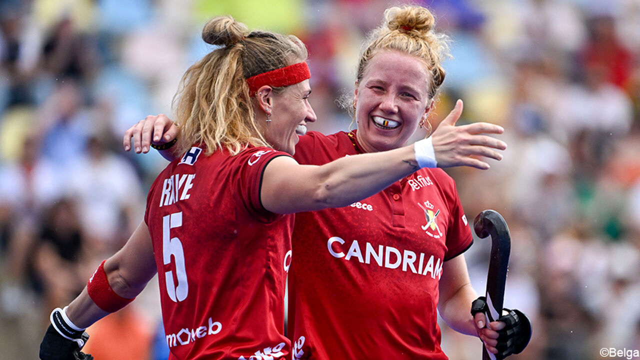 Abi Raye knalt de 2-0 hard in doel.