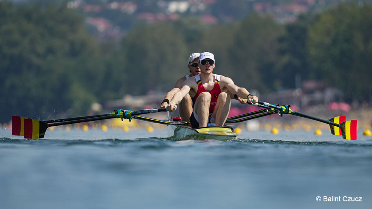 World Rowing Championships: Fifi and Van Zandweghe take over the lightweight sculls in the A final, and Bryce straightens his back |  Rowing
