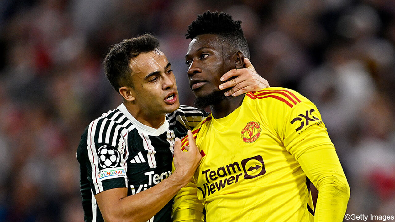 André Onana wordt getroost door ploegmakker Sergio Reguilón na een blunder.