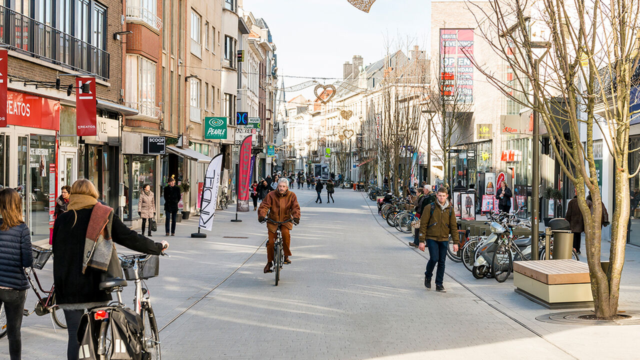 Na Proefproject Tijdens De Zomer: Mechelse Winkelstraat Bruul Vanaf Nu ...