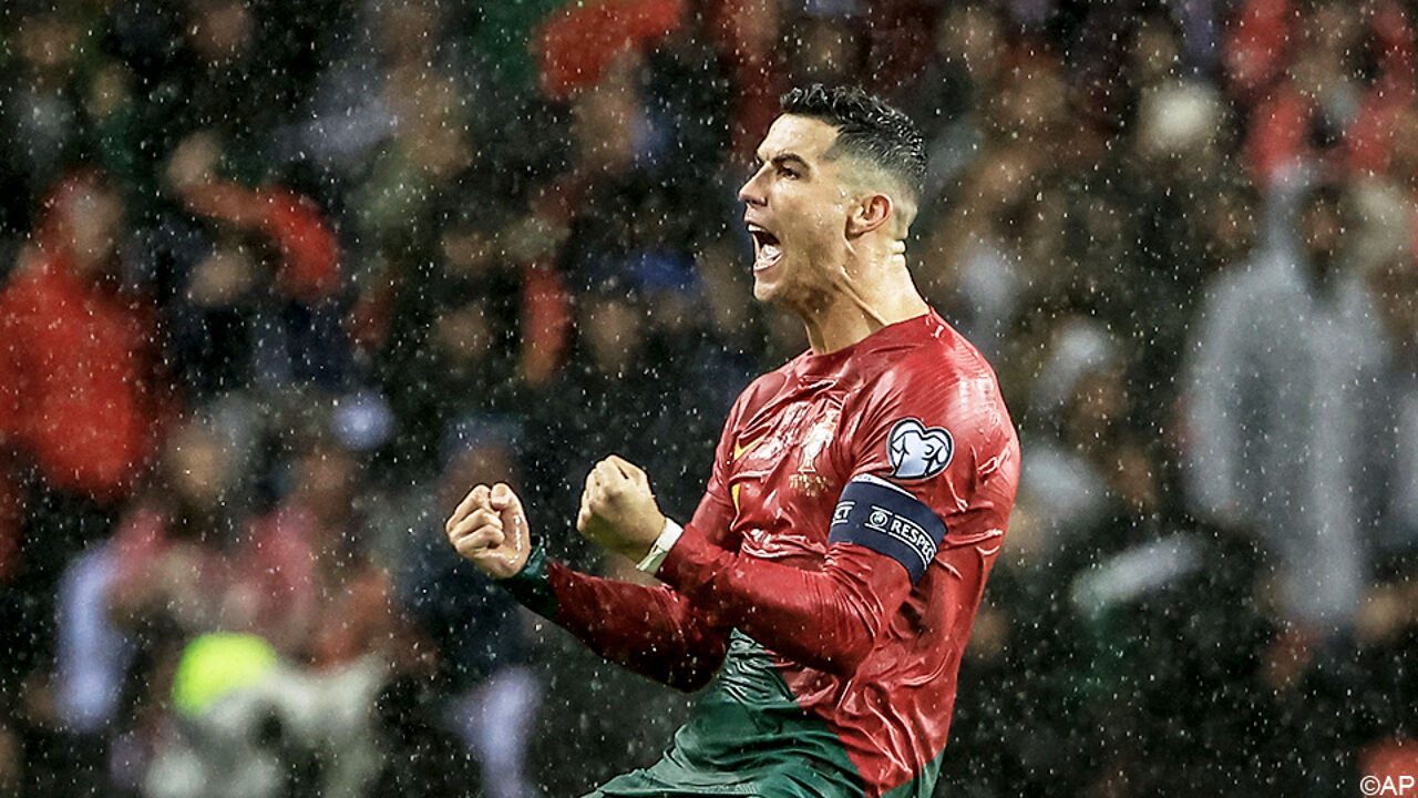 Криштиану Роналду вывел Португалию на чемпионат Европы, забив исторический 125-й гол за сборную.  Отборочные матчи Евро-2024
