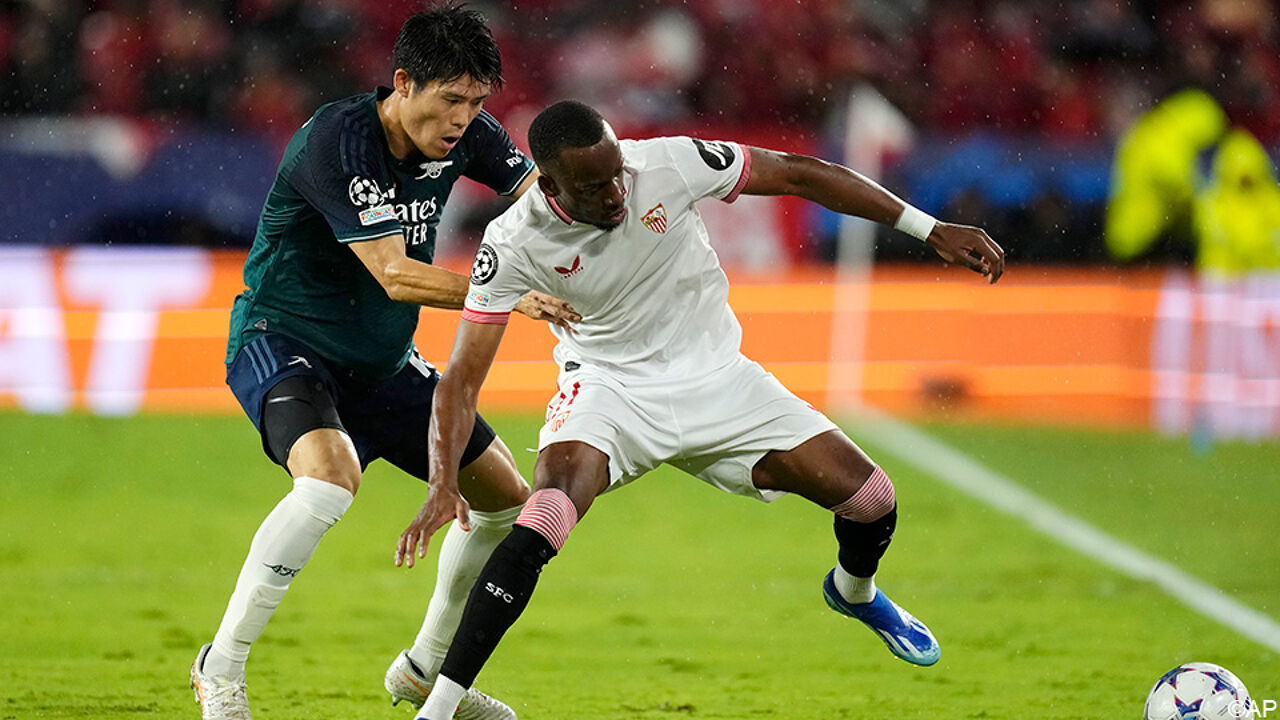 Dodi Lukebakio is er niet bij tegen Lens.