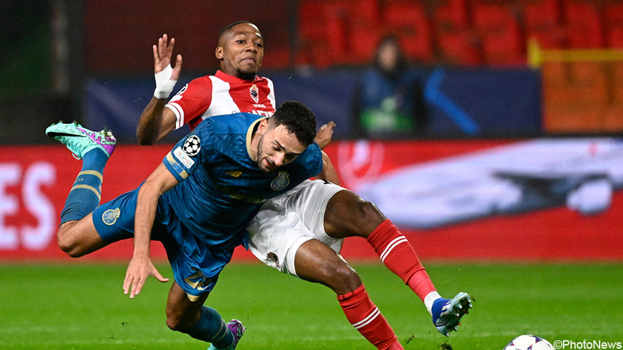 Veel strijd, weinig kansen in de eerste helft.