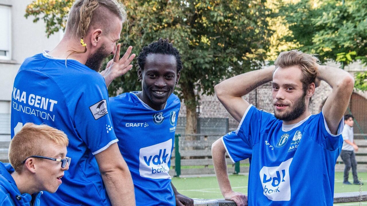 KAA Gent En Lyra-Lierse Eerste Clubs Die Come Together Award Winnen ...