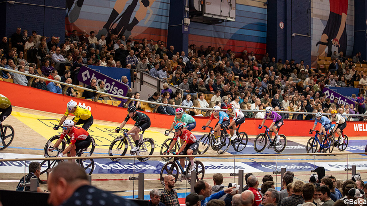 Lindsay De Vylder en Robbe Ghys nestelen zich na de ploegkoers op kop