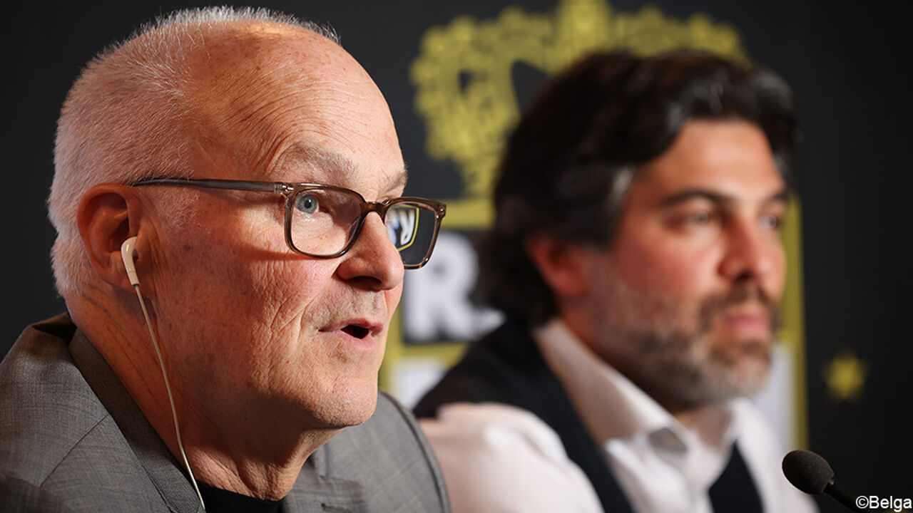 Helmer en Bayat zaten zij aan zij op de bekendmaking.