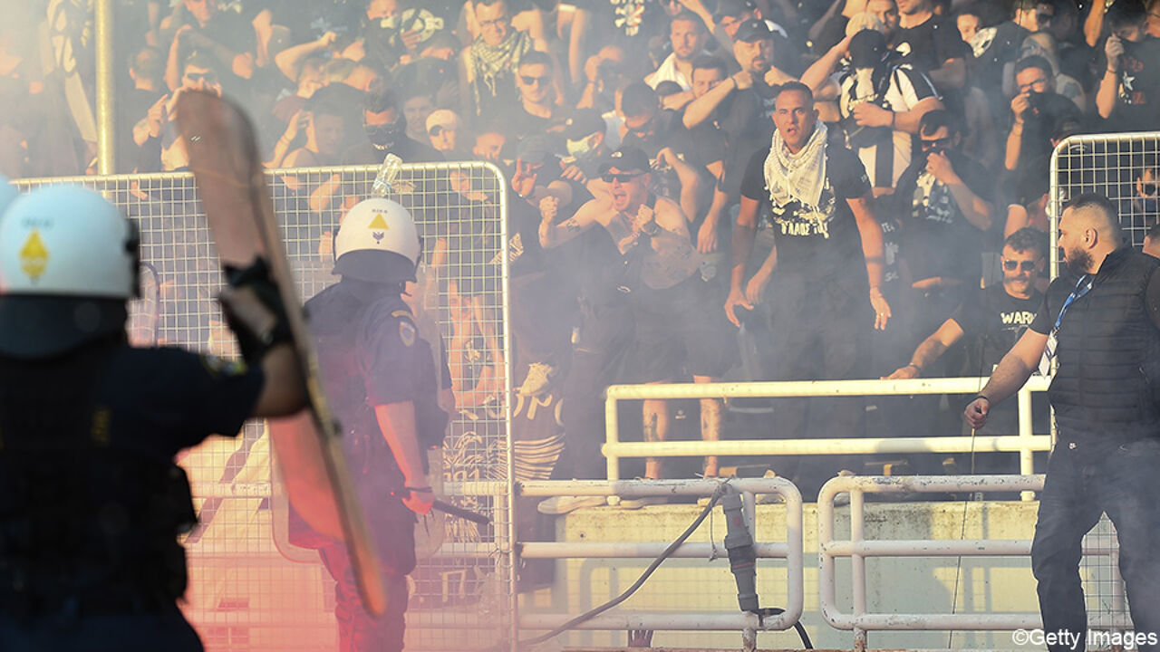 Греческий футбол никто не приветствует в течение двух месяцев после насилия болельщиков: «Правительство больше не может смотреть» |  Зарубежный футбол