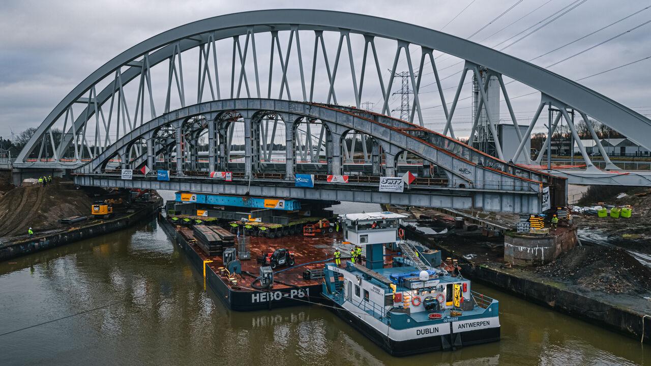 afbraak-oude-spoorbrug-over-albertkanaal-in-herentals-gestart-vrt-nws