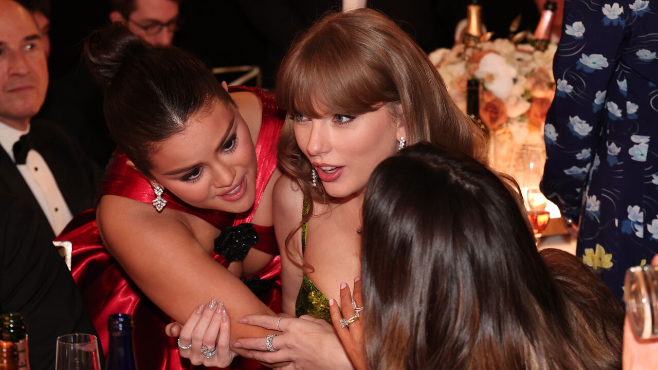 Selena Gomez vertelt waar viraal roddelmoment met Taylor Swift op Golden  Globes echt over ging | VRT NWS: nieuws