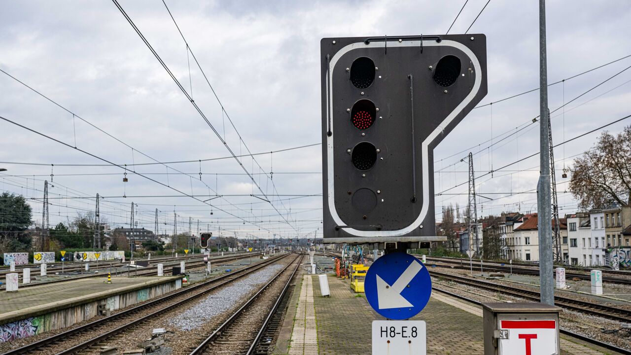 Opnieuw Treinverkeer Tussen Antwerpen En Sint-Niklaas Na Stroomstoring ...