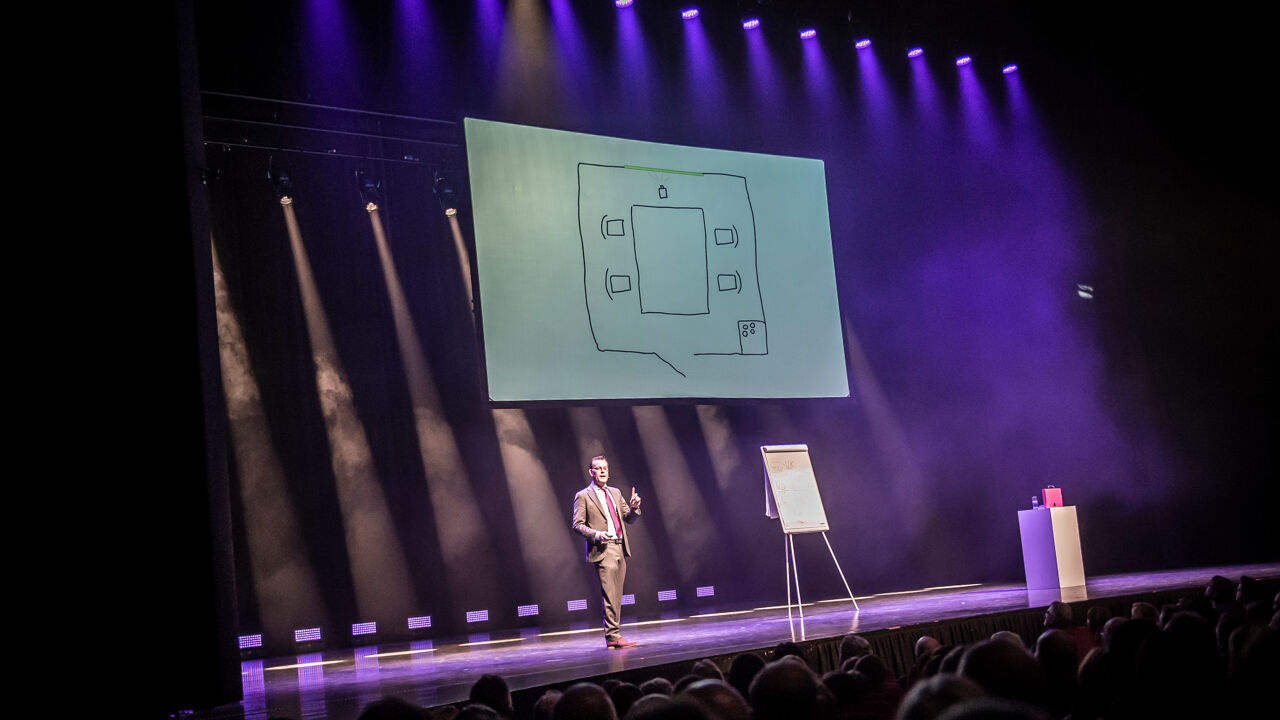 "Walhalla voor luchtverkopers": Arnout Van den Bossche haalt wereld van