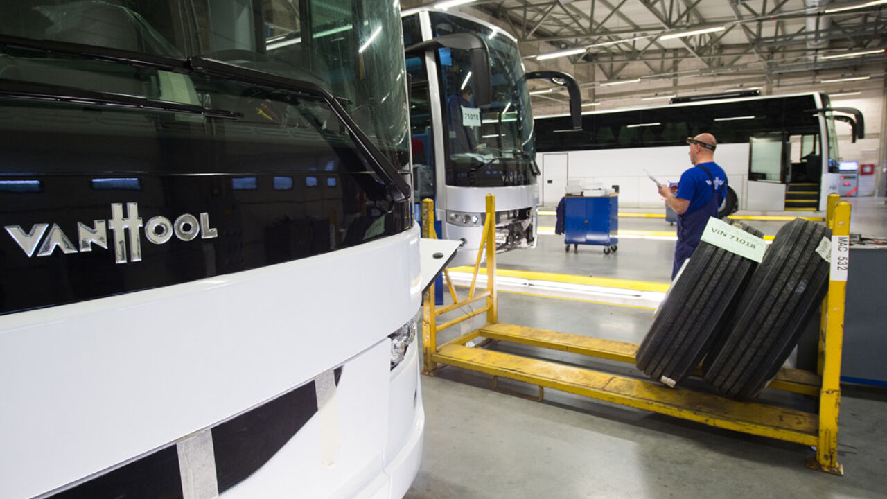 Bus manufacturer Van Hool has still not found a private partner. Could the  end be nigh for bus production in Flanders? | VRT NWS: news