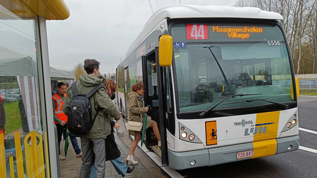 Vrije busbaan op Boudewijnlaan in Diepenbeek in gebruik genomen | VRT ...
