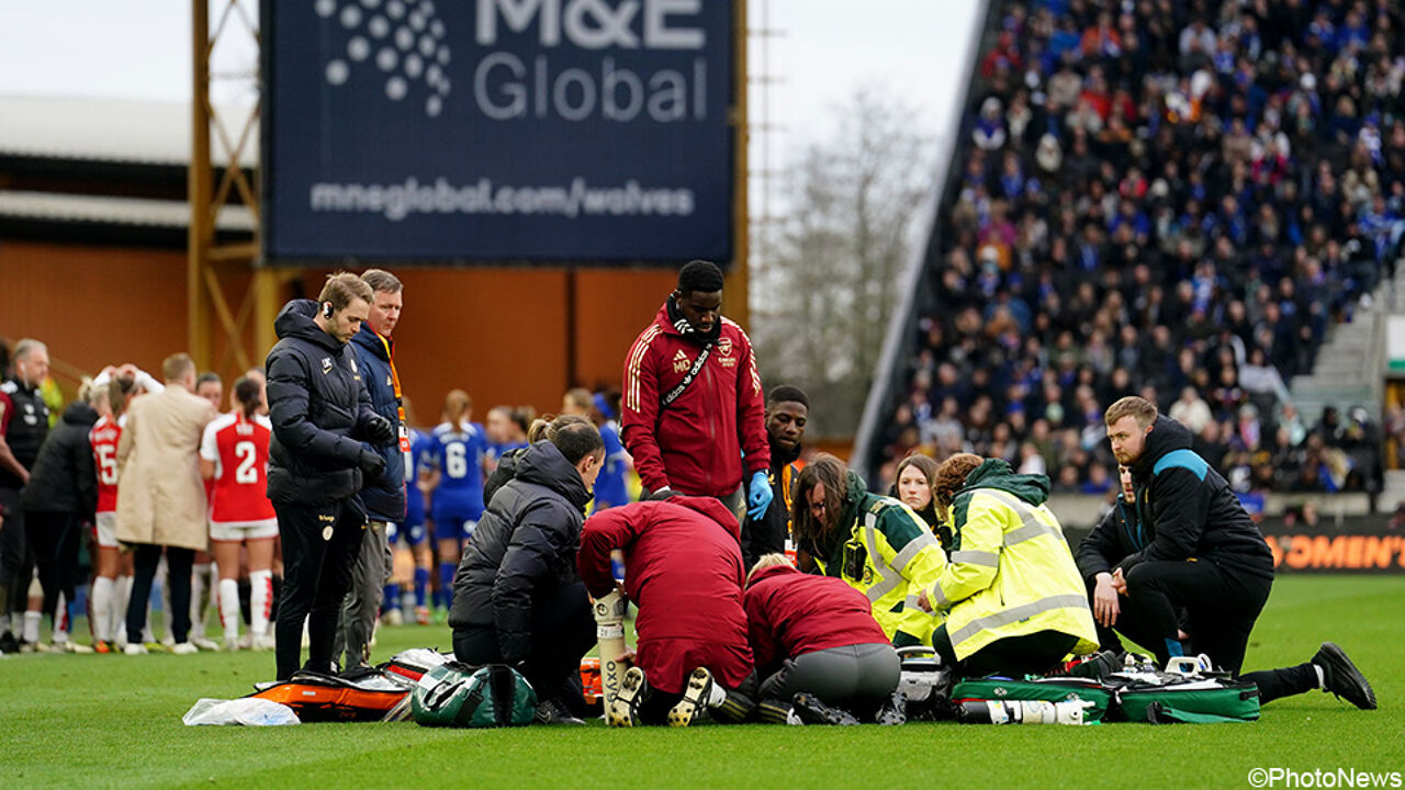 Arsenal-speelster Frida Maanum Zakt In Elkaar Tijdens League Cup-finale ...