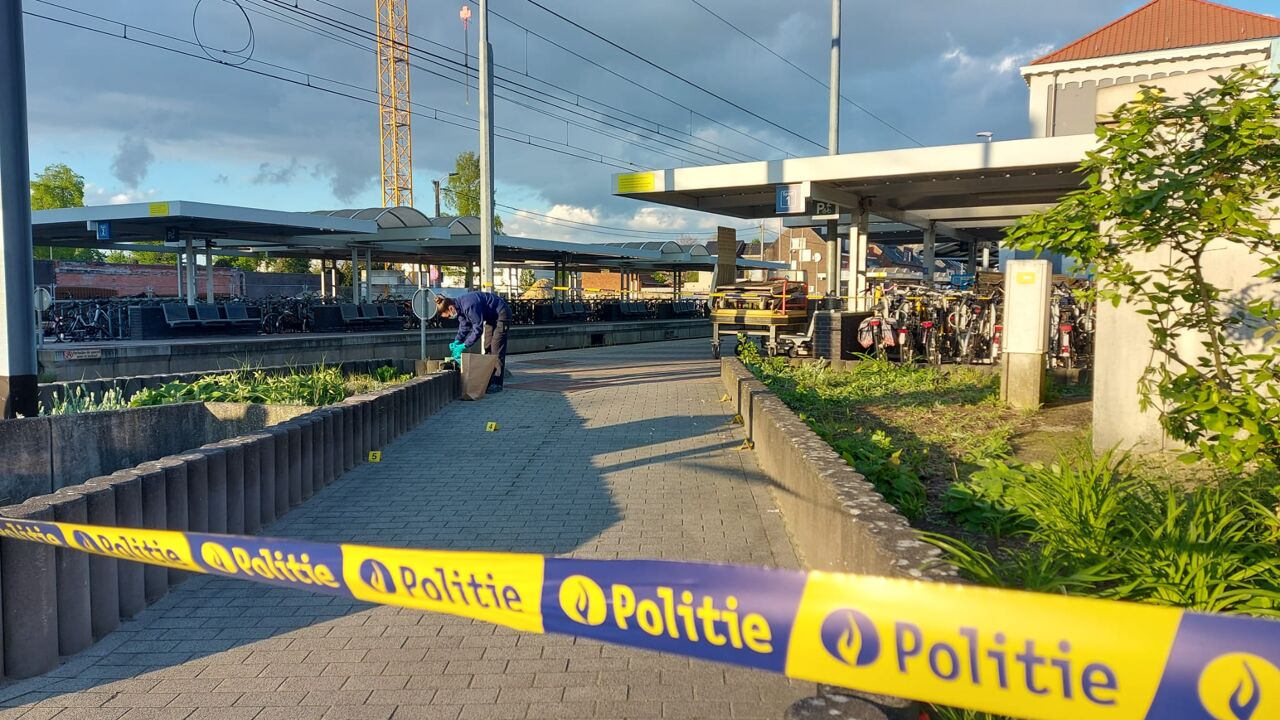 Vechtpartij Met 50-tal Minderjarigen Aan Station Van Geel: 1 ...