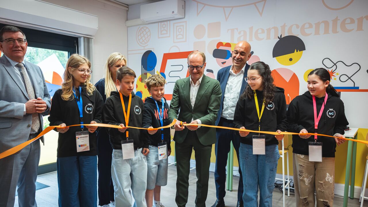 Nieuw Talentcenter Geopend In Zellik: "Studiekeuze Maken Op Basis Van ...