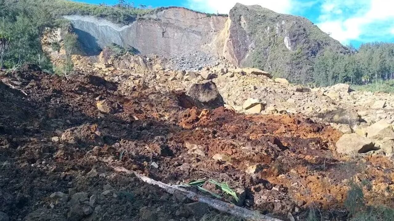 Vrees Voor Meer Dan 100 Doden Bij Aardverschuiving Aan Afgelegen Dorp ...