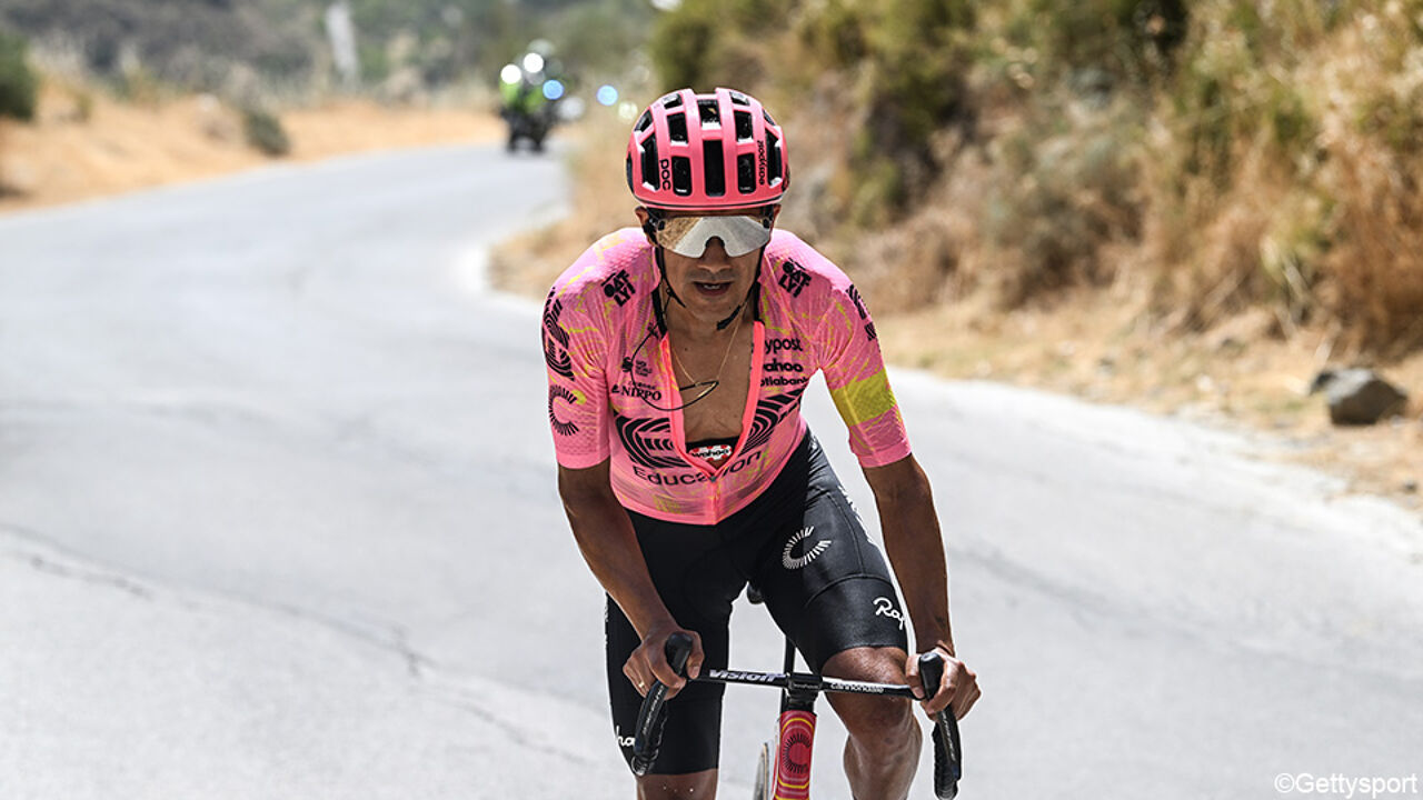 Richard Carapaz past voor WK wielrennen om familiale redenen sporza