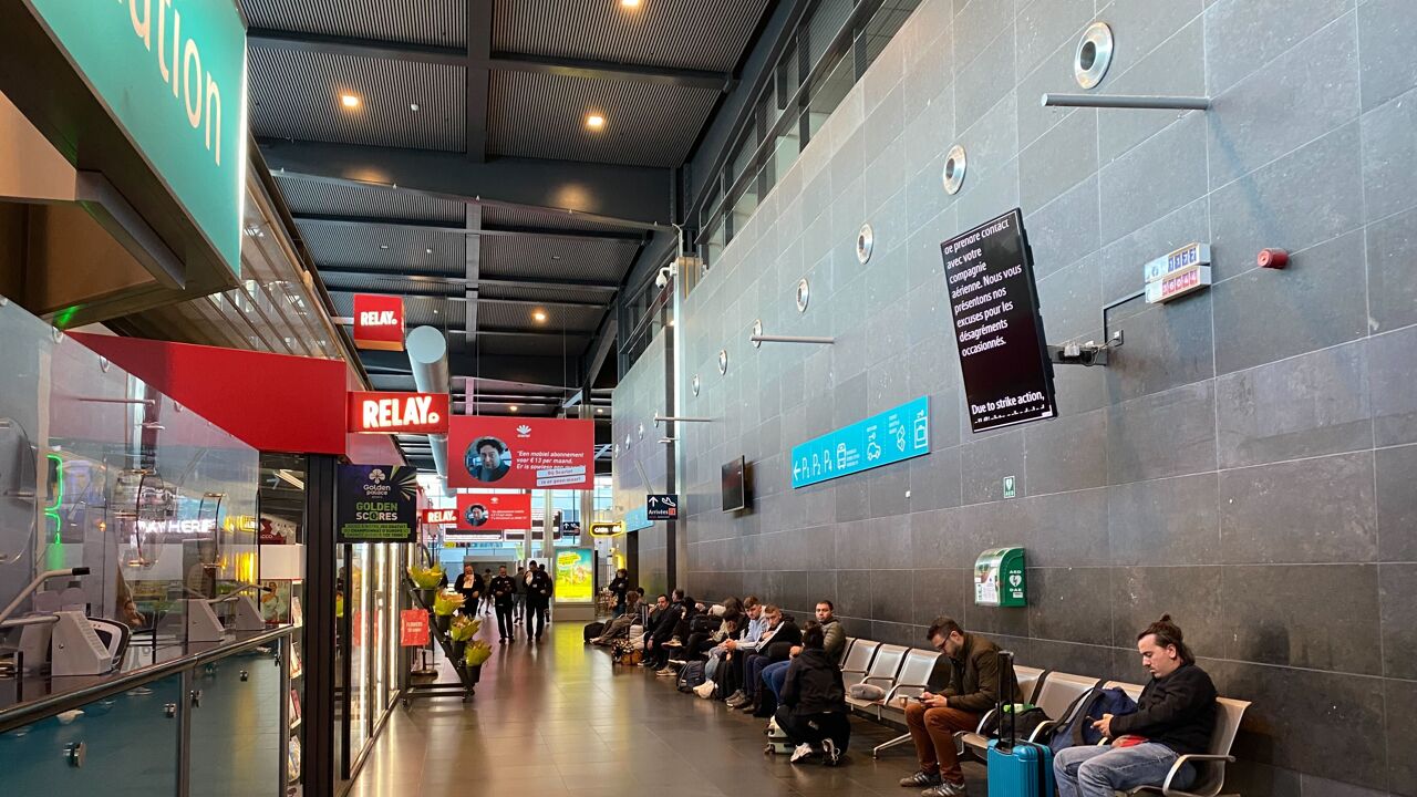 All flights cancelled at Charleroi after unions blockade tarmac | VRT ...