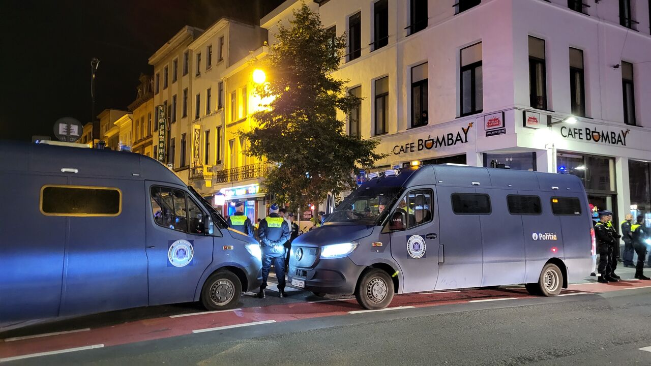 13 Arrestaties Tijdens Grote Politieactie Rond Centraal Station Van ...