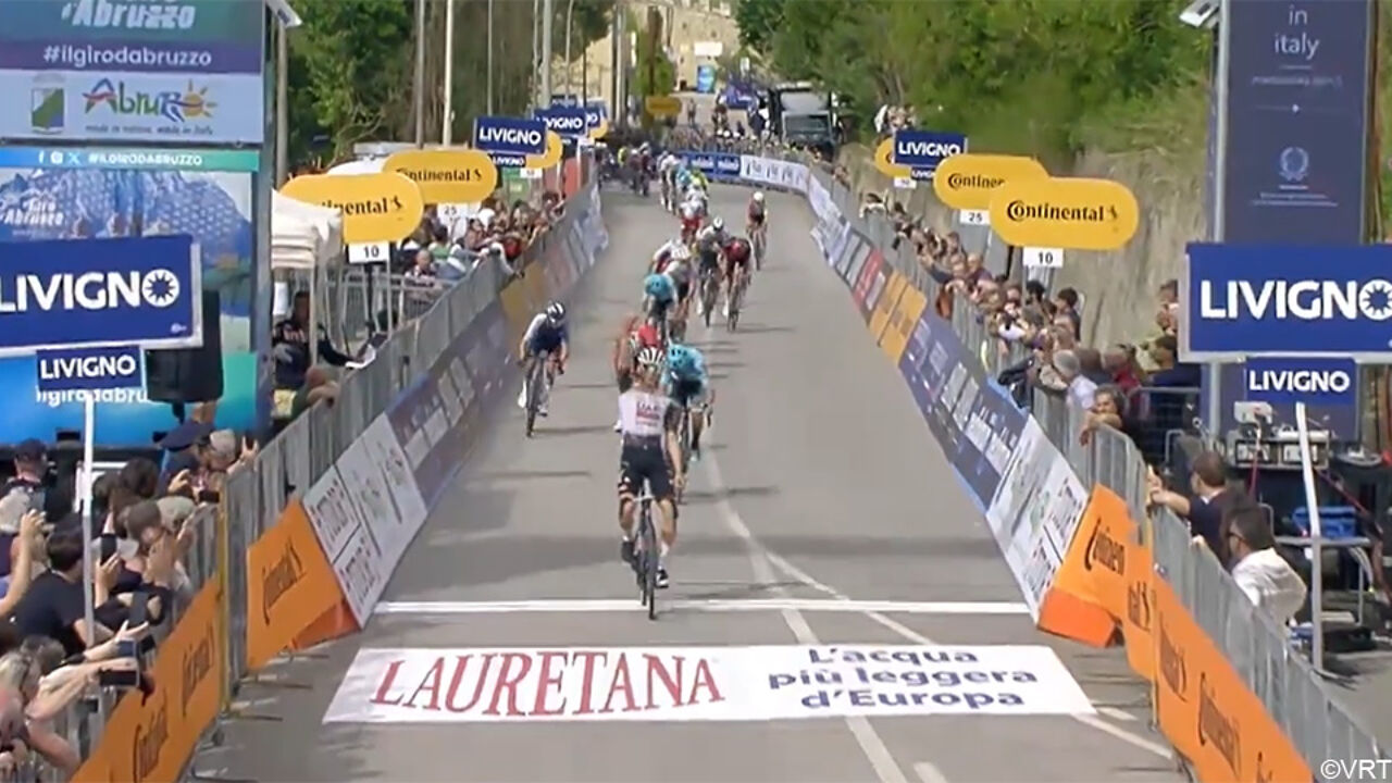 W??r een nummertje van UAE: Covi knalt na lange lead-out bergop naar winst in Ronde van Abruzzen