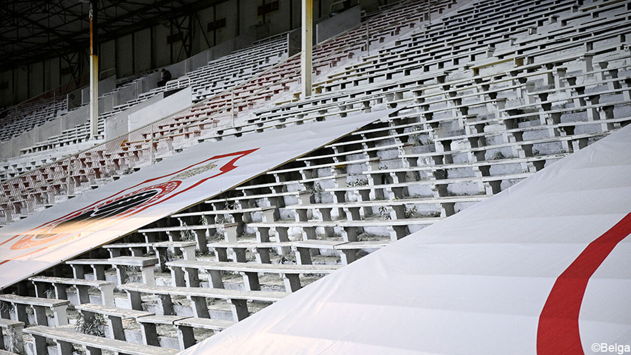 The wooden benches were not demolished.