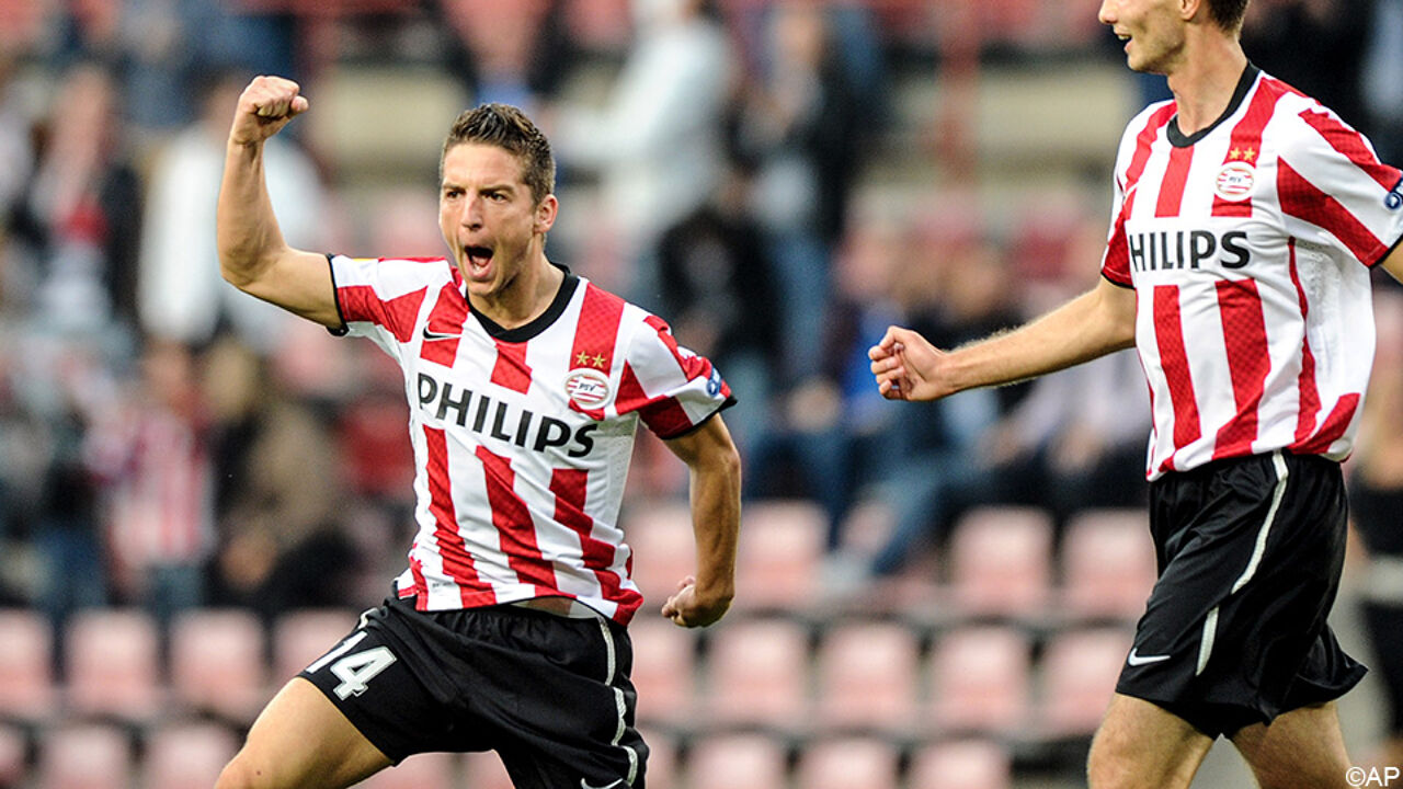 Dries Mertens cheering for PSV.