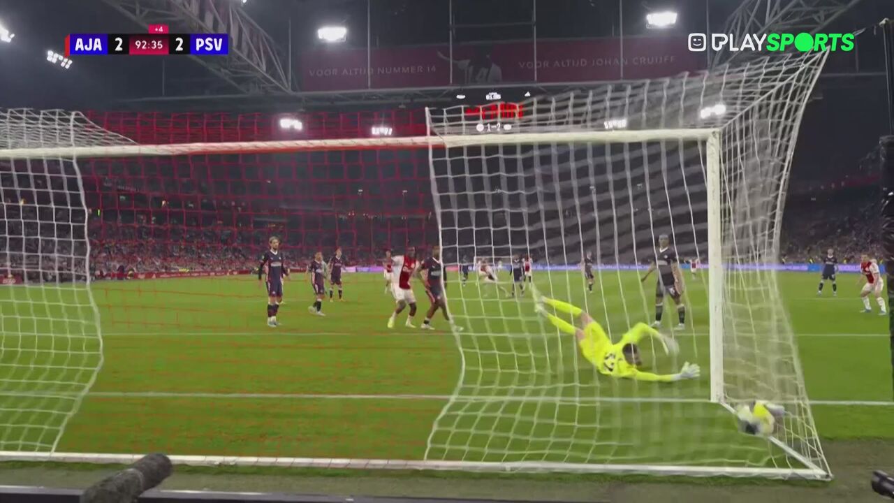 Mika Godts arrache le nul pour l'Ajax face au PSV dans le temps additionnel — image 4