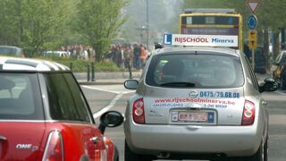 Terugkommoment Rijbewijs Antwerpen - Boek Nu Online! - Hoe lang duurt een terugkommoment en voor wie is het bedoeld? DriveSafeAcademy.be thumbnail