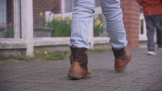Corona crisis: bear-hunting goes multilingual | VRT NWS: news