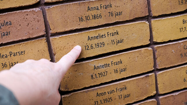 Uitgever van "Het verraad van Anne Frank" biedt excuses aan: "We