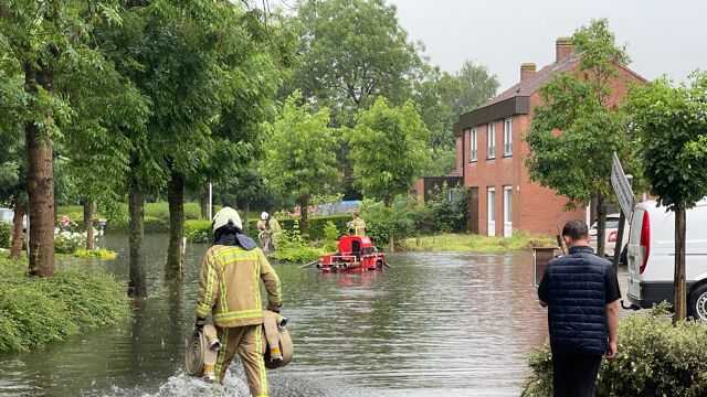 Code Oranje Voor Onweer: Hevige Regen Zorgt Op Sommige Plaatsen In ...